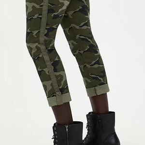 Torrid Camo Print Aviator Snap-up Crop Pants Never Worn Size 14